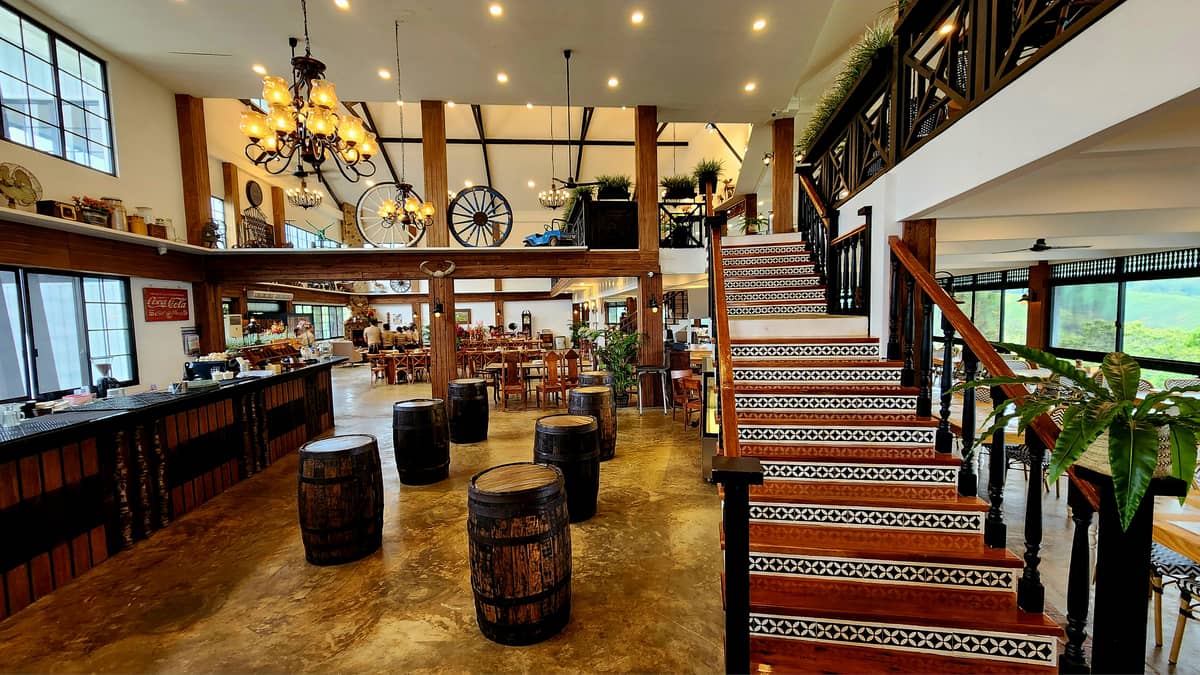Charming interiors of Ricardo’s by Cucina Higala.